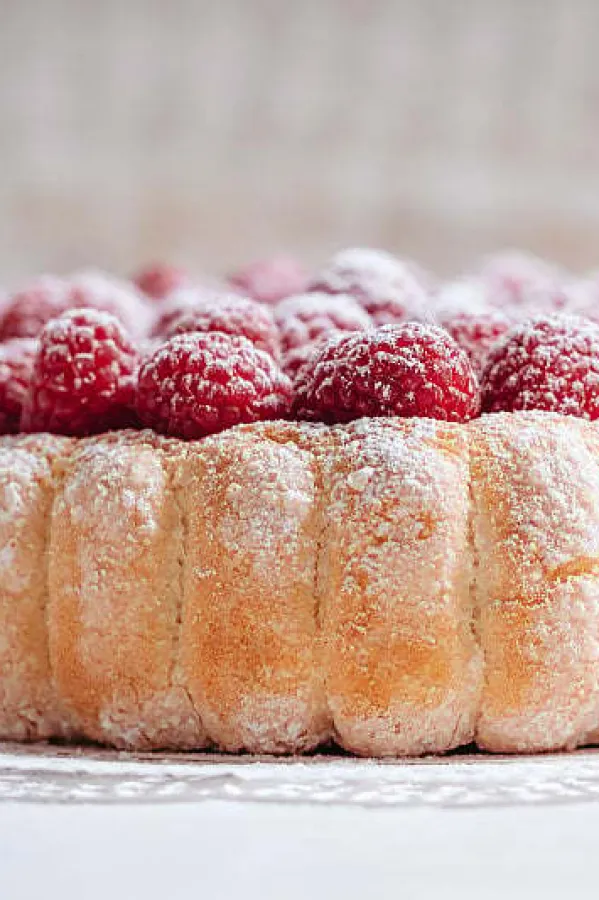 Torta od jogurta s malinama gotova za 15 minuta