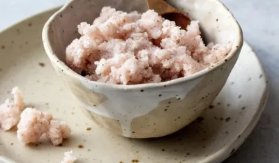 Četiri ideje za pilinge koji obećavaju blistavu i meku kožu