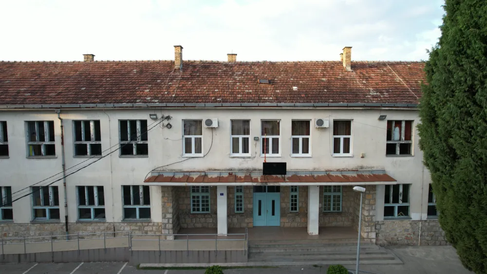 Ni ovog ljeta O&Scaron; "Milan Vukotić" nije dobila novi krov