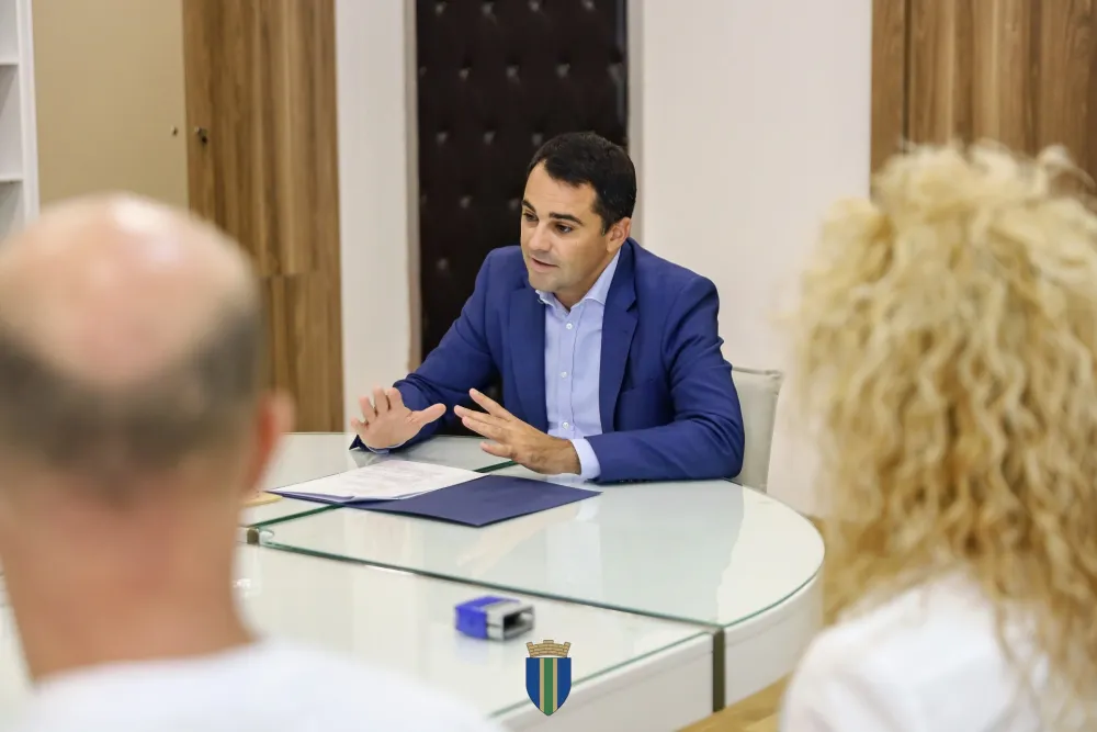 Potpisani ugovori sa podržanim zanatlijama i mladim poljoprivrednikom