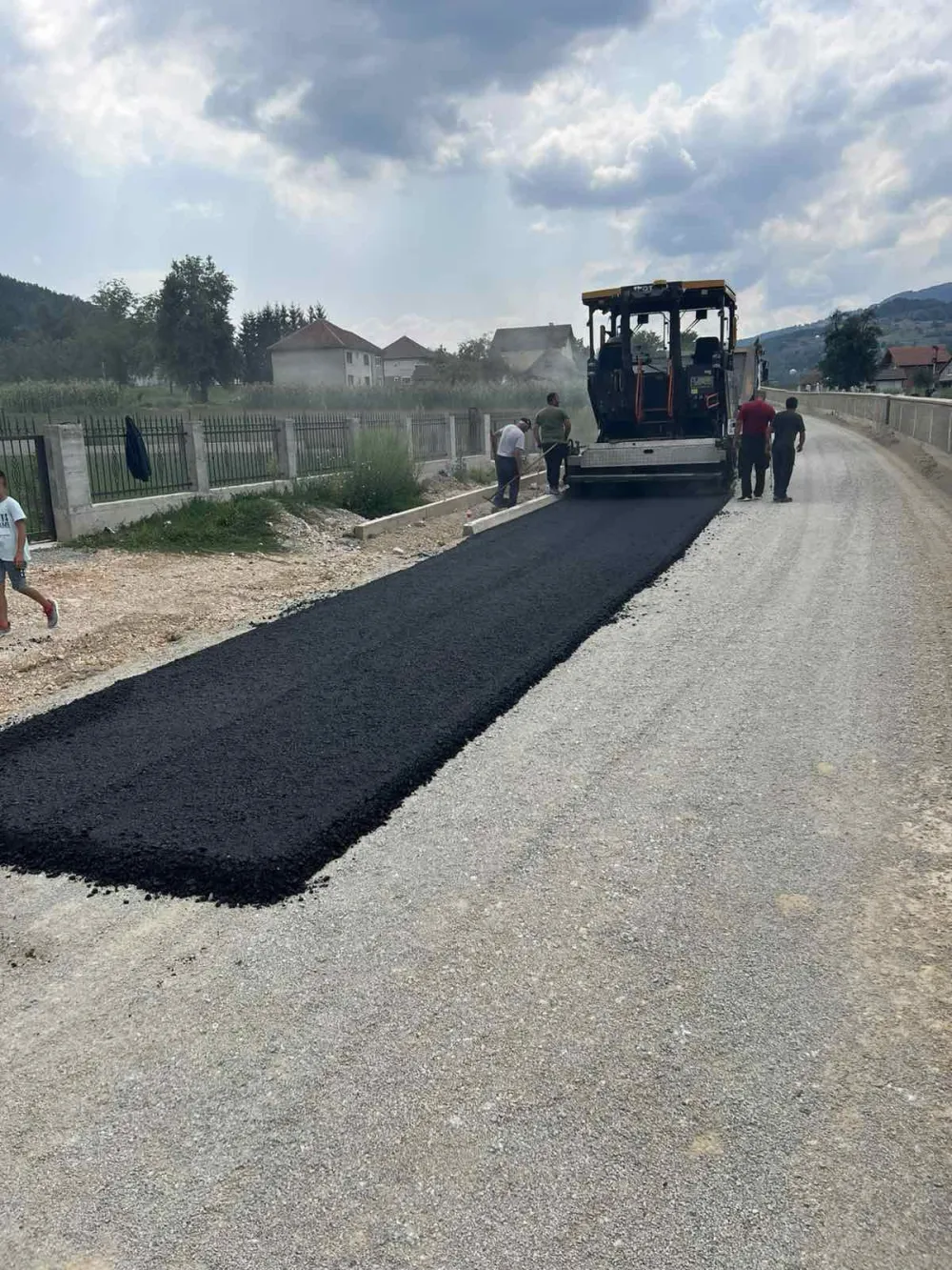 Počelo asfaltiranje dionice Gubavač&ndash;Bistrica
