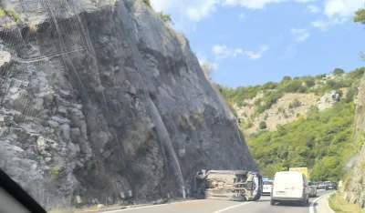 Uhap&scaron;en Bjelopoljac: Vozio sa 2,12 promila, prevrnuo se vozilom iznad Budve