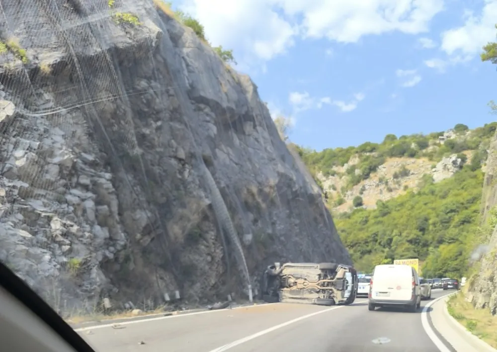 Uhap&scaron;en Bjelopoljac: Vozio sa 2,12 promila, prevrnuo se vozilom iznad Budve