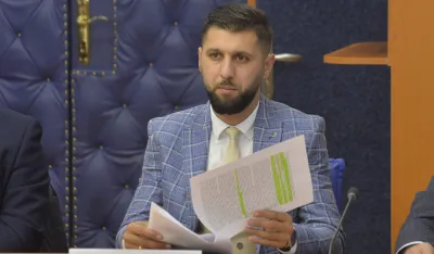 Romi duže od decenuju traže predstavnika u parlamentu; &Scaron;aljaj: Ako partije ne uvaže zahtjev, obratićemo se EU