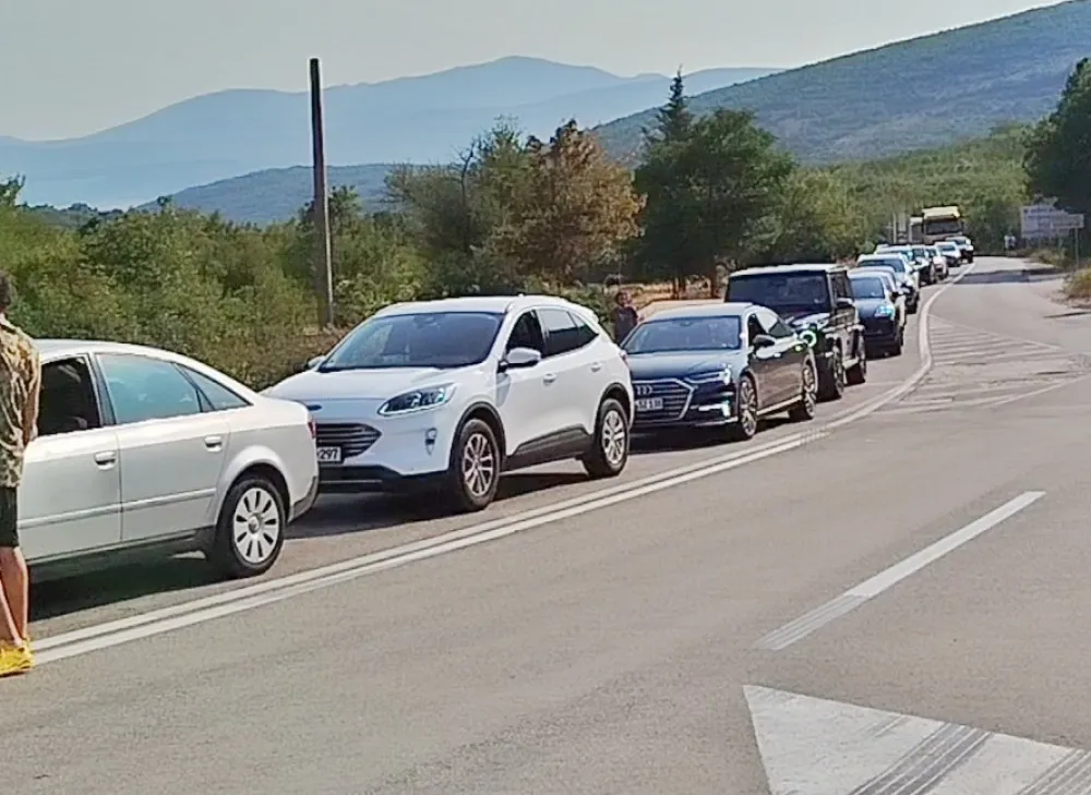 (VIDEO) Na Vraćenovićima se čeka preko sat, gužve i na Božaju, Sukobinu, &Scaron;ćepan polju...