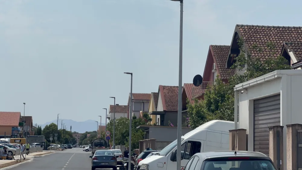 (VIDEO) Rekonstruisani dio Ulice Milo&scaron;a Obilića jo&scaron; nije osvijetljen: Rasvjeta samo kao ukras