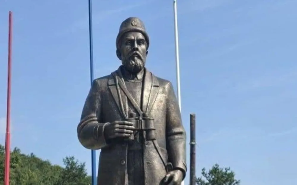 Otkrivena statua Pavla&nbsp;Đuri&scaron;ića u Beranama; Mitropolit Metodije: Spomenik ćemo staviti u crkvu, pa neka dođu da je ru&scaron;e