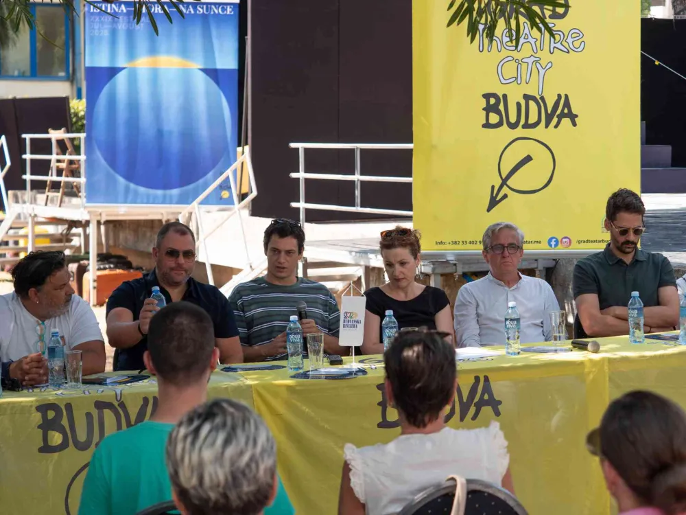 Детаљ с преса за нову представу