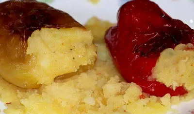 Kisele paprike punjene krompirom ukusni ljetnji obrok