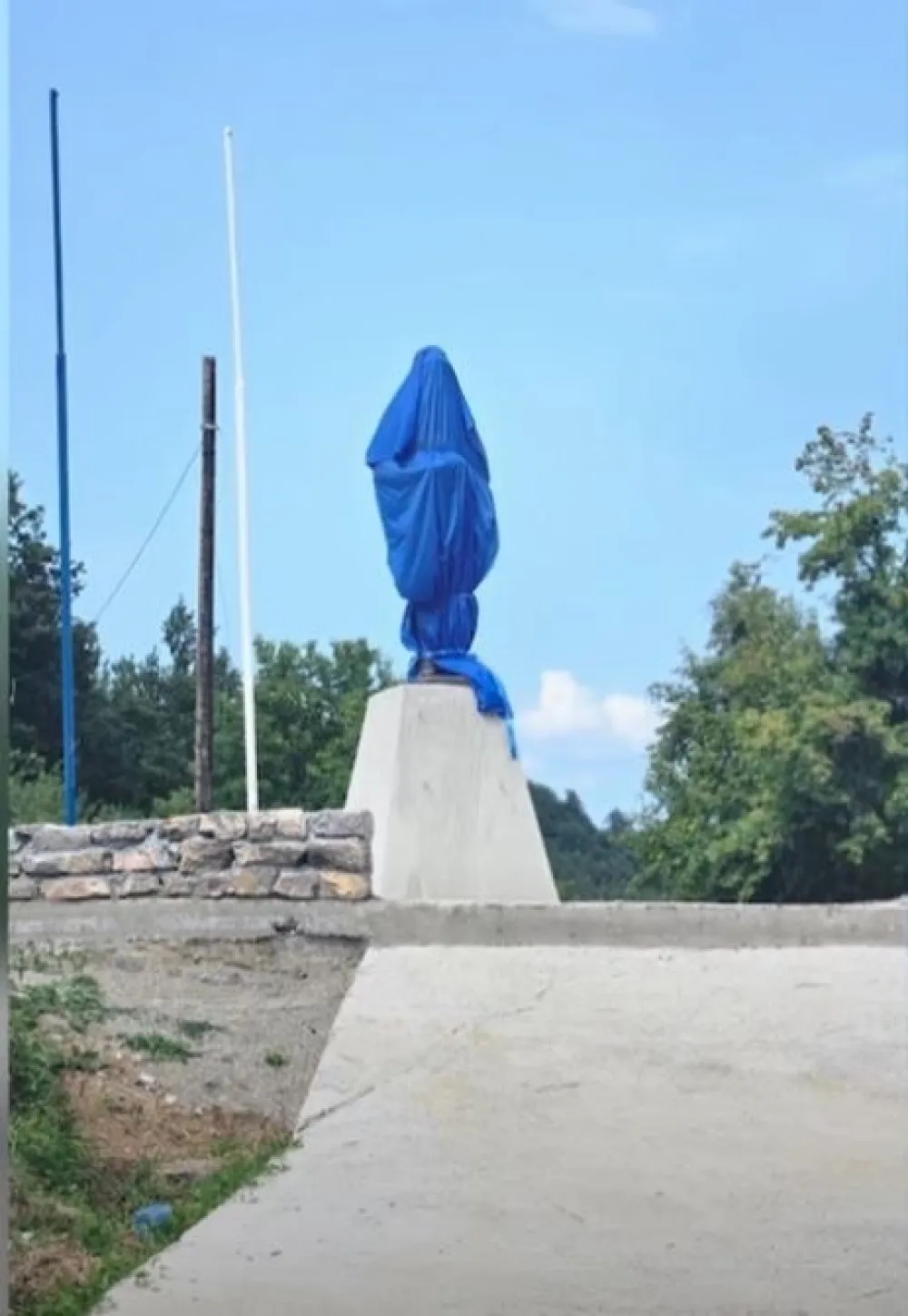 Spomenik Pavlu Đuri&scaron;iću, Zaostro, Berane