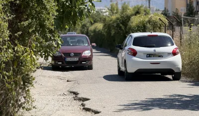 Ulici Branka Deletića hitno potrebna rekonstrukcija: Asfalt se osipa, put sve uži