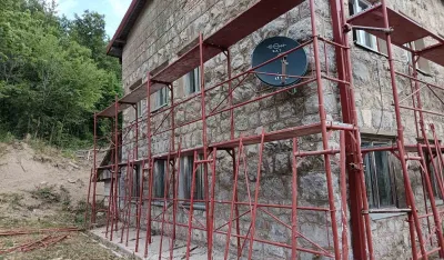 Uprava O&Scaron; "&Scaron;ćepan Đukić&rdquo; apeluje na nadležne da &scaron;to prije raspi&scaron;u tender: Vježbaju u sali punoj vlage