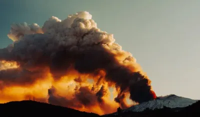 Turistima zbog požara zabranjen prilazak Vezuvu
