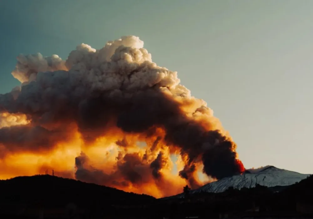 Turistima zbog požara zabranjen prilazak Vezuvu