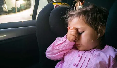 Kako spriječiti mučninu tokom duge vožnje kod djece? Trik s flasterima dijeli se mrežama