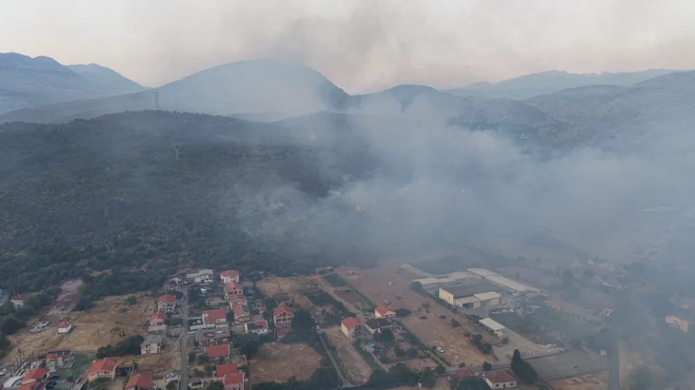 Požar velikih razmjera koji je izbio u Piperima iza sebe je ostavlja pusto&scaron;