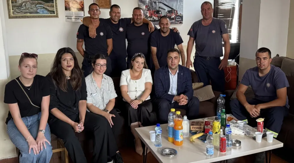 Mladi MOACG posjetili hrabre vatrogasce i uručili skromnu donaciju