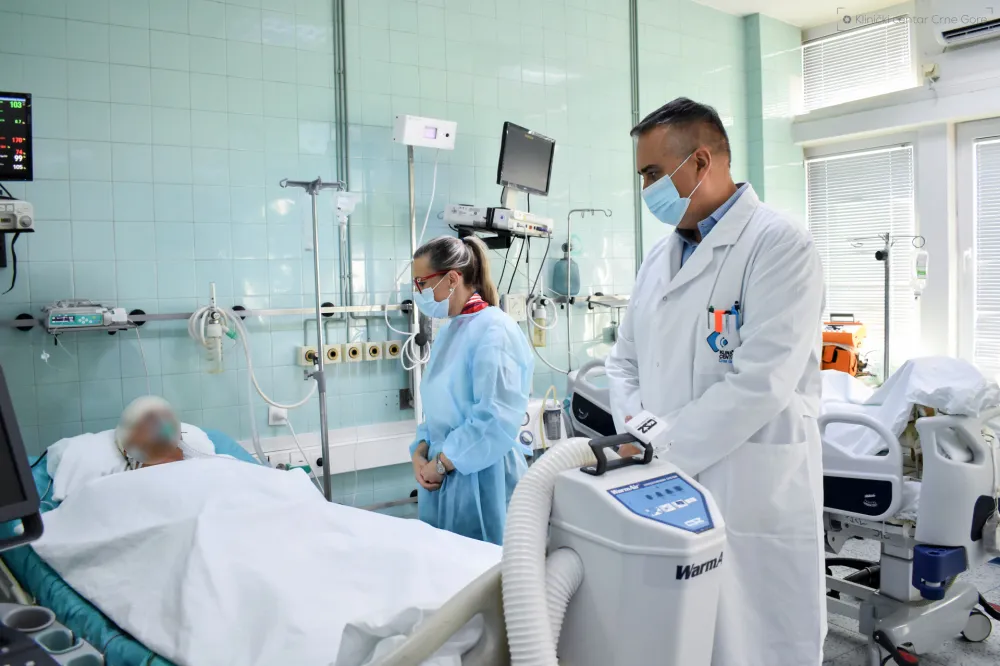 Predstavnici Ministarstva zdravlja i KCCG obi&scaron;li povrijeđenog vojnika