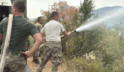 (FOTO/VIDEO) Policija čuva kritične tačke, alarmantno u&nbsp;Kučima i Danilovgradu