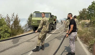 (VIDEO) Mje&scaron;tani pomažu u ga&scaron;enju požara u Kučima: Situacija je alarmantna