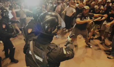 (FOTO) Neredi u vi&scaron;e gradova u Srbiji; Vučić: Izbjegli smo katastrofu, građanskog rata neće biti