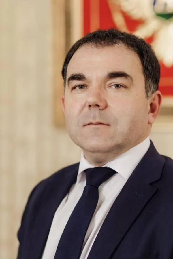 Cetinjanin predlaže Đura&scaron;koviću da sporazumno rije&scaron;e spor koji traje deceniju i po: Zbog uzurpirane imovine, &scaron;teta milionska