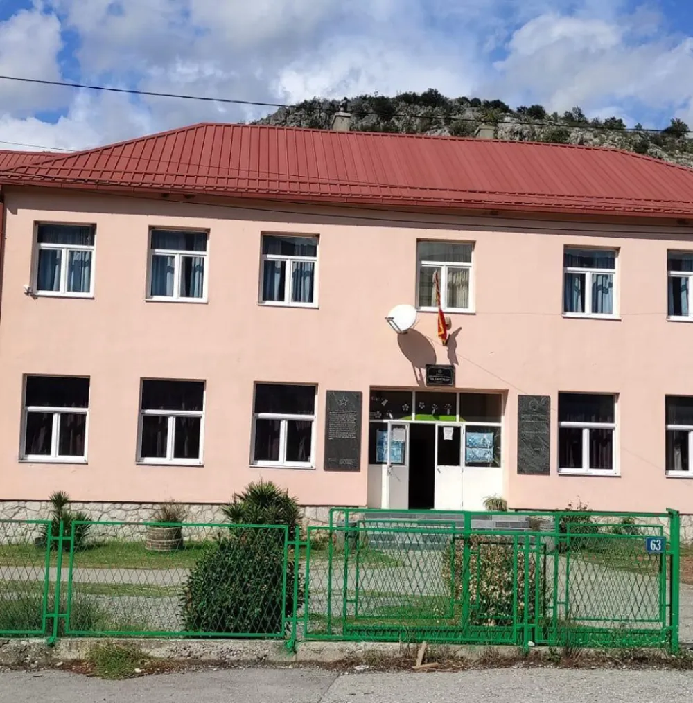 U kvaru đački kombi O&Scaron; "18. oktobar"