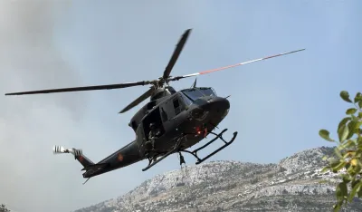 U Danilovgradu brane vikendice, kritično u Piperima, helikopter BiH gasi požar u Tuzima