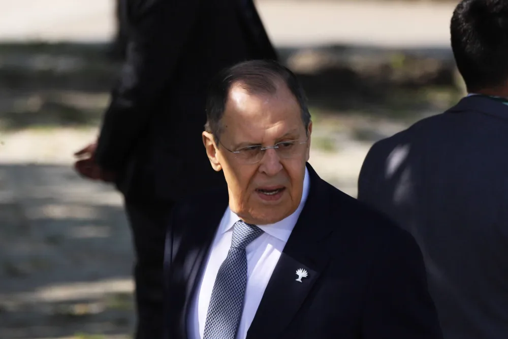 (VIDEO) Lavrov stigao na Aljasku u džemperu sa natpisom "SSSR": Pozicija Rusije jasna