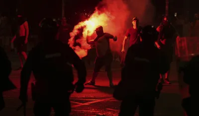 (FOTO/VIDEO) Nakon incidenata na protestima u Srbiji privedeno 37 osoba
