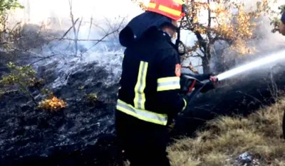 Nik&scaron;ić: Aktivna tri požara, vatrogasci uspje&scaron;no brane kuće i objekte