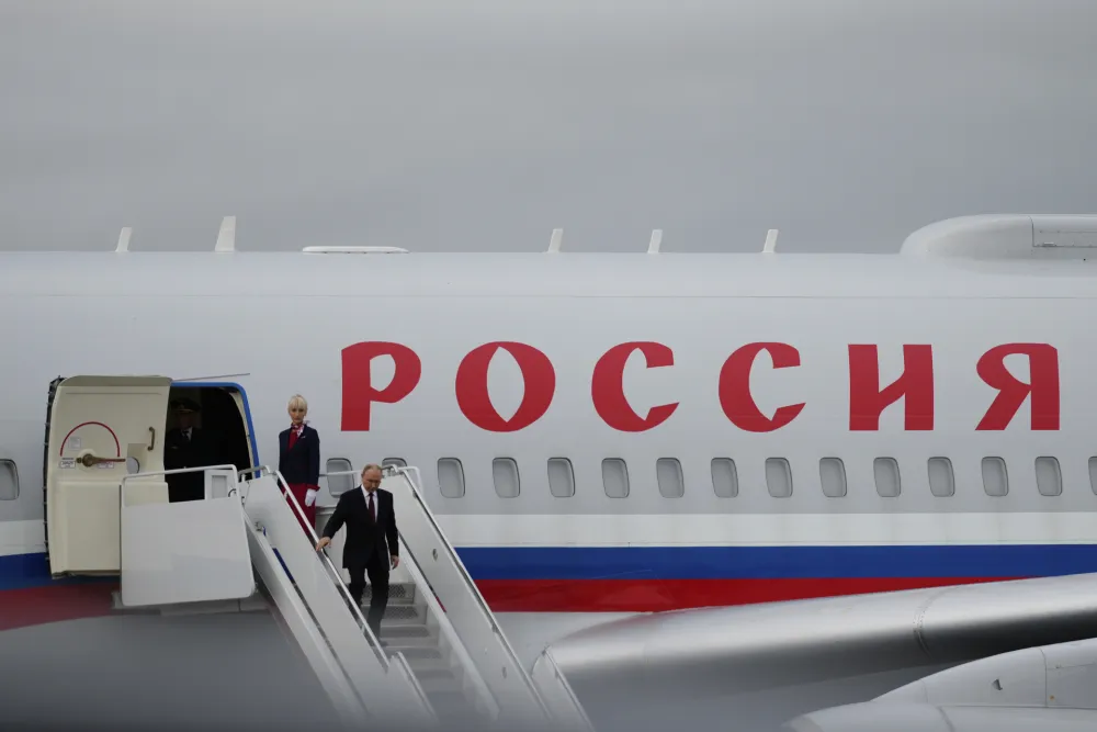 (VIDEO) Avion sa ruskim predsjednikom sletio na Aljasku: Spreman crveni tepih za Putina