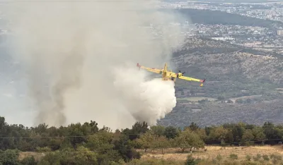 (VIDEO) Vatrograsci i letilice danonoćno poku&scaron;avaju da ugase požar: Vatra prži Stijenu Pipersku