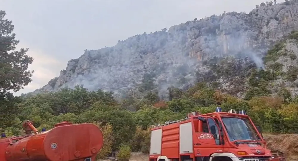 Požari uzimaju danak u Kučima i Piperima: &Scaron;to dan ugasi vjetar i noć rasplamsaju