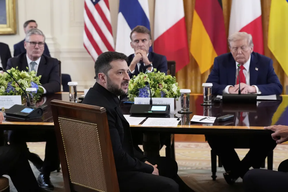 Mikrofon otkriva detalj u trenutku kad su Tramp i Makron mislili da ih niko ne čuje