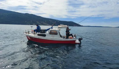 Predstavnici 119 potpisnika peticije ribara, okupljenih iz vi&scaron;e udruženja, reagovali su na tekst objavljen 18. avgusta u medijima, u kojem je Ministarstvo poljoprivrede, &scaron;umarstva i vodoprivrede (MP&Scaron;V) poručilo da &bdquo;blokada zaliva nije rje&scaron;enje&ldquo;.