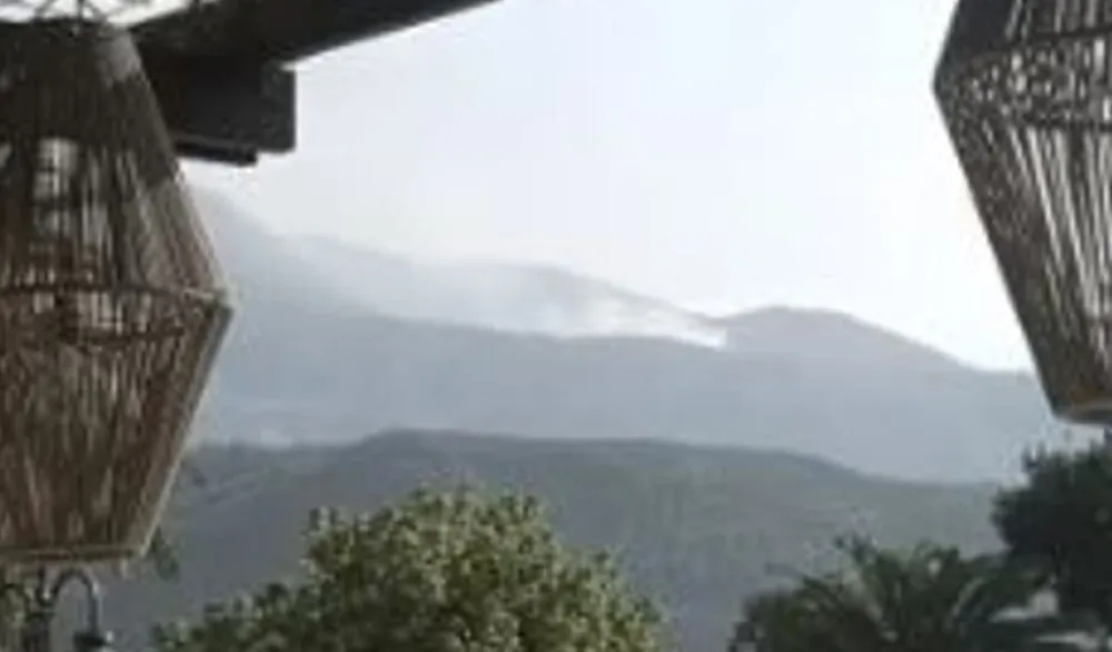 Požari u zaleđu Budve i jutros aktivni