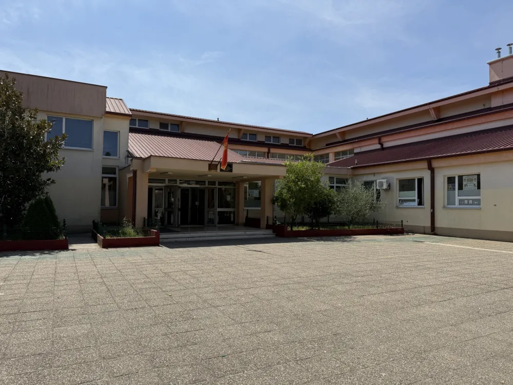 (VIDEO) O&Scaron; "Oktoih" opet kuburi sa prostornim kapacitetima: Nastavu ponovo organizuju u tri smjene