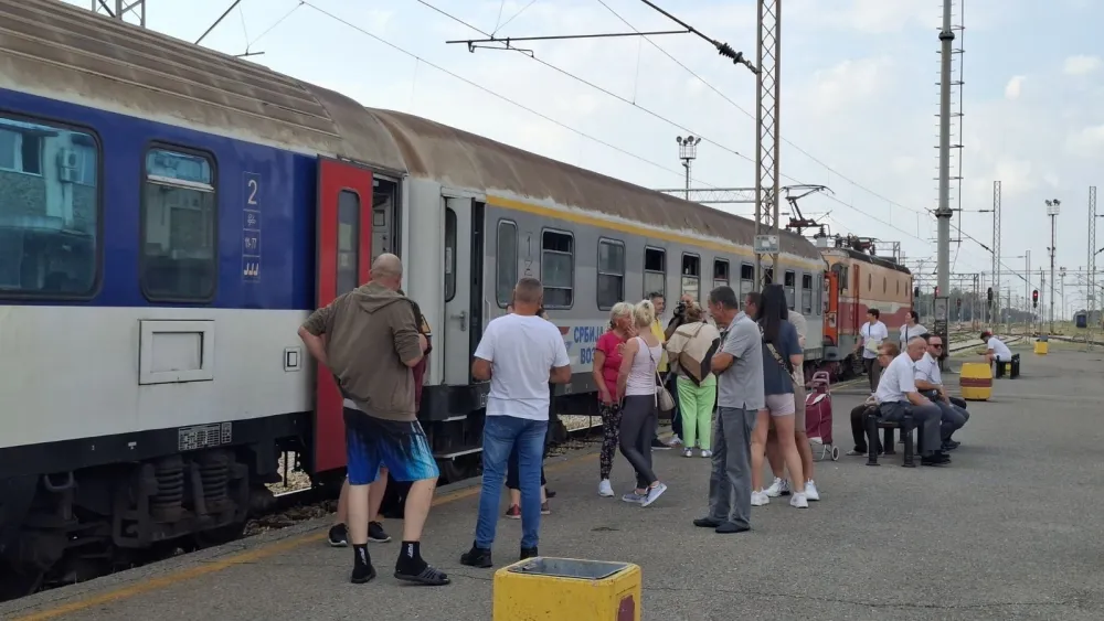 Blokiran železnički saobraćaj u tri putna pravca