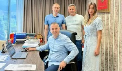 Ministar sa saradnicima