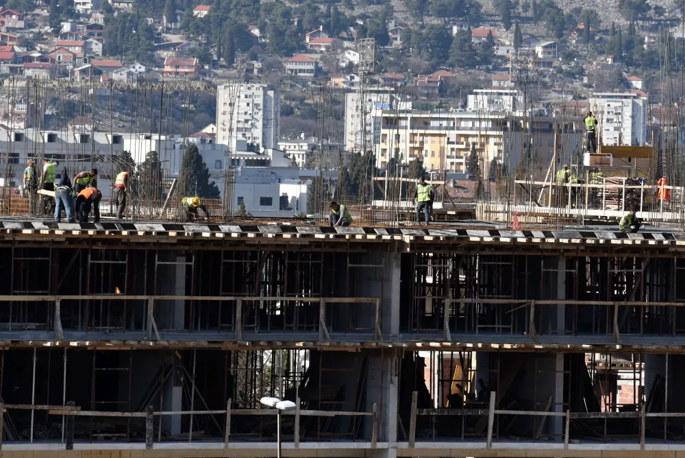 Podstanari u Crnoj Gori žive u začaranom krugu: Za jednosoban stan treba najmanje 100.000 eura