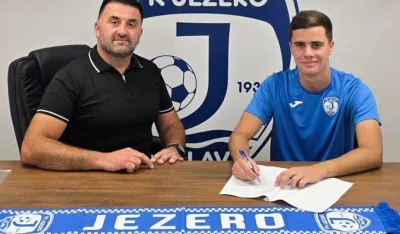 Lekić na potpisivanju ugovora 