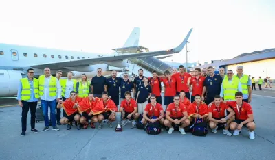 Vaterpolisti Crne Gore na tivatskom aerodromu