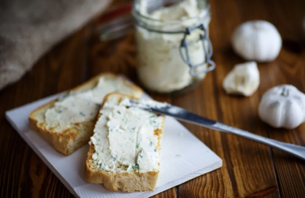 Za ljubitelje belog luka: Napravite brzi namaz koji ide uz svaki obrok&nbsp;