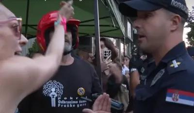 Policija na Filozofskom fakultetu u Novom Sadu nakon izbacivanja studenata u blokadi