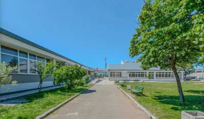 Od septembra Srednja mje&scaron;ovita &scaron;kola "25. maj" u Tuzima&nbsp;uvodi novinu: Uniforme za nastavnike i učenike