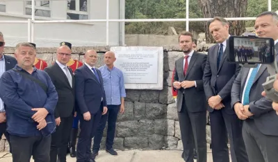 Sporno spomen-obilježje u Morinju i dalje opstaje: Nezakonitu ploču ne uklanjaju tri godine