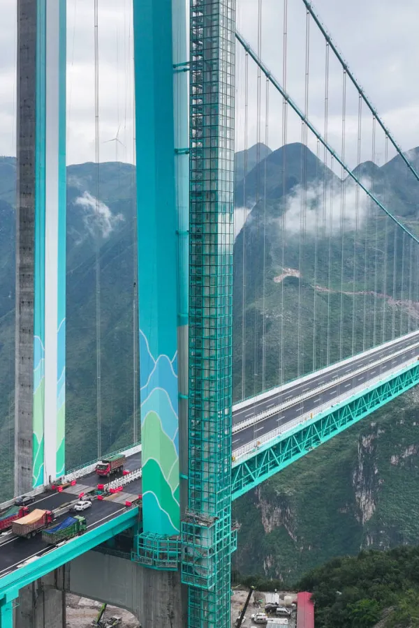Testiranje opterećenja na mostu preko Velikog kanjona Huađang