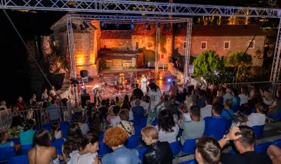 Бројна публика на отварању фестивала "Ћирилицом"