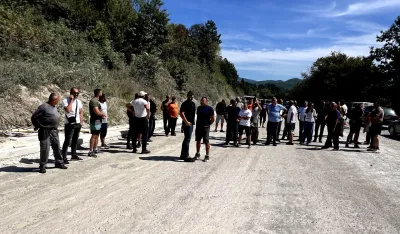 Mje&scaron;tani bjelopoljskih sela blokirali saobraćajnicu Ribarevine&ndash;Berane: Asfalt do ponedjeljka ili slijede o&scaron;triji potezi